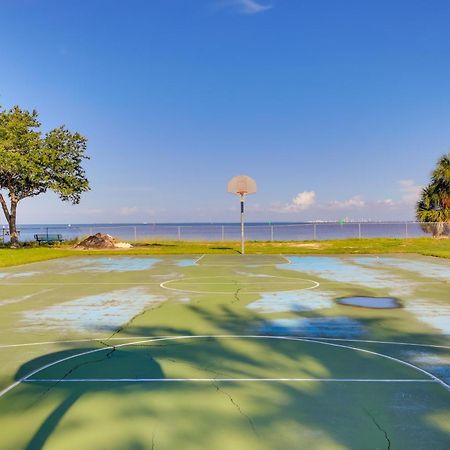 Coastal-Zen Ruskin Retreat Less Than 1 Mi To Beach! Exterior photo