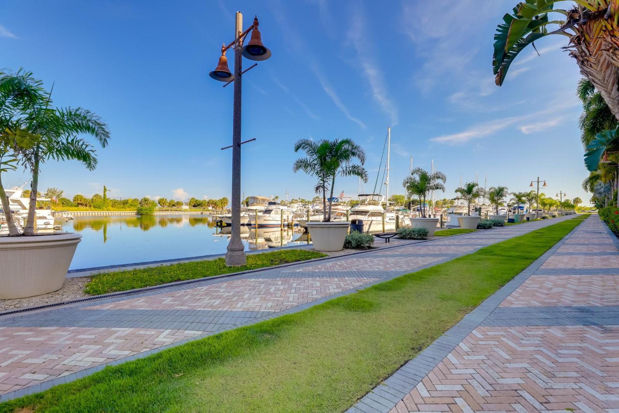 Coastal-Zen Ruskin Retreat Less Than 1 Mi To Beach! Exterior photo