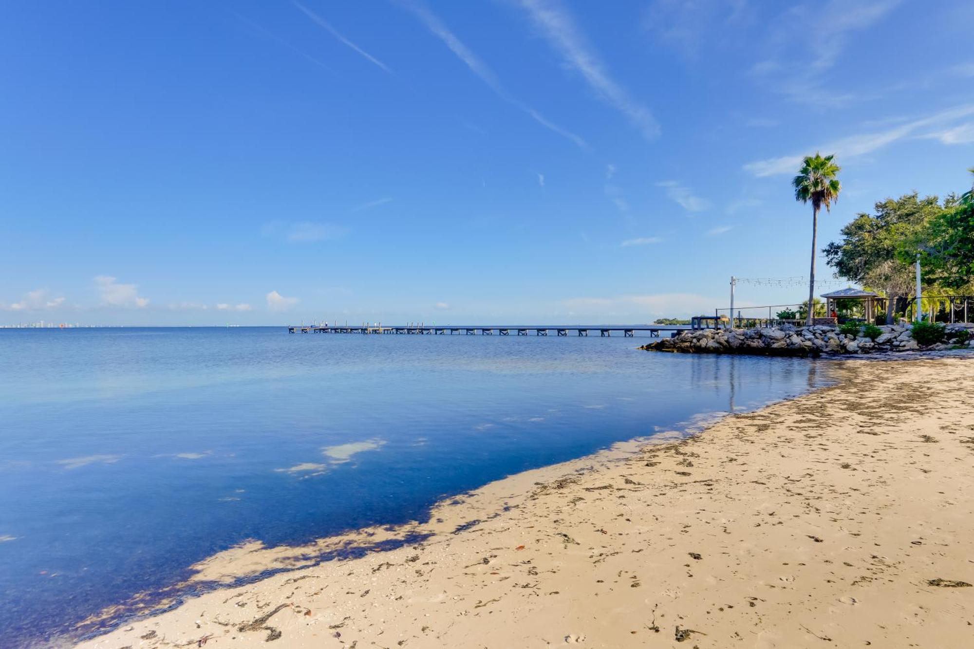 Coastal-Zen Ruskin Retreat Less Than 1 Mi To Beach! Exterior photo