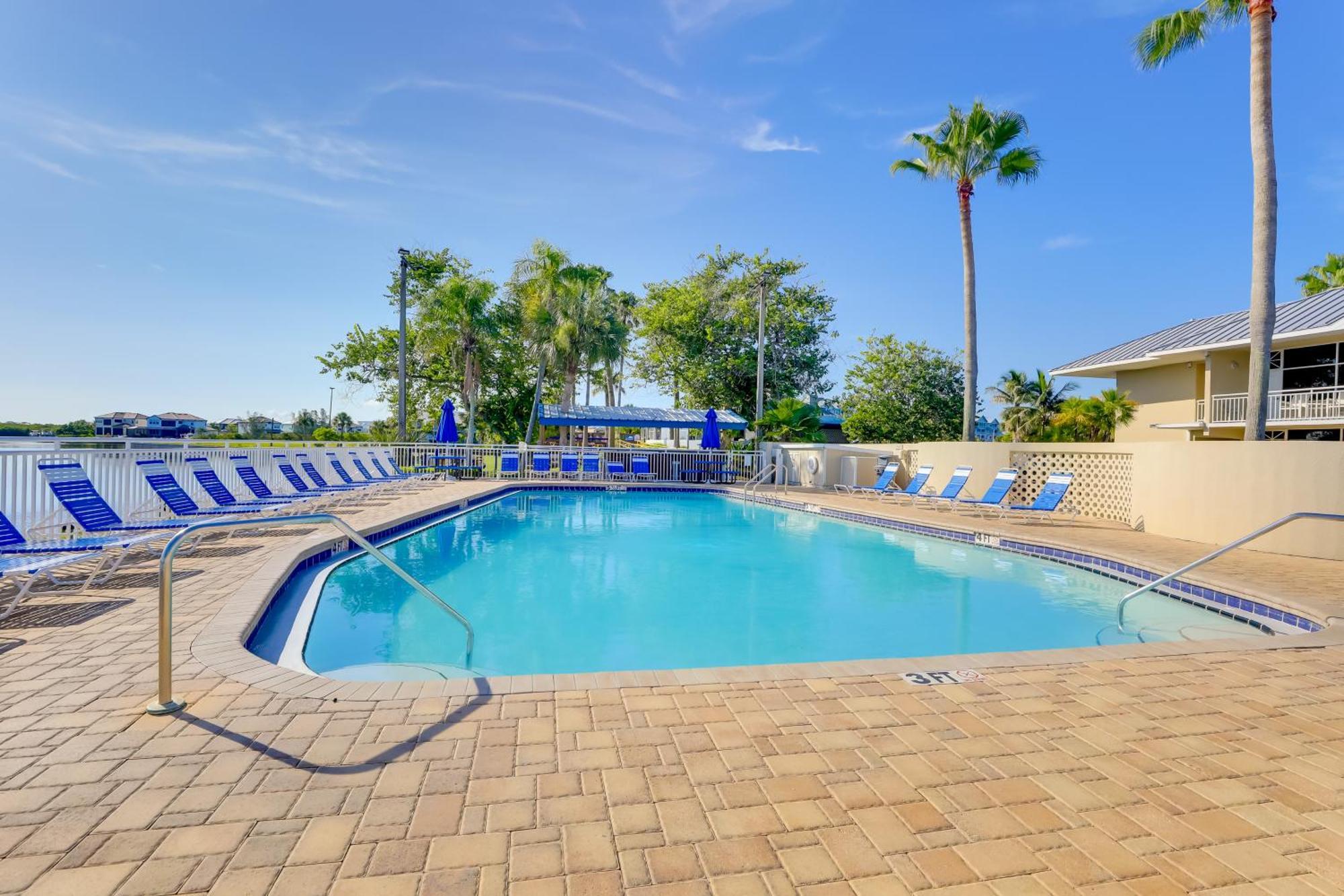 Coastal-Zen Ruskin Retreat Less Than 1 Mi To Beach! Exterior photo