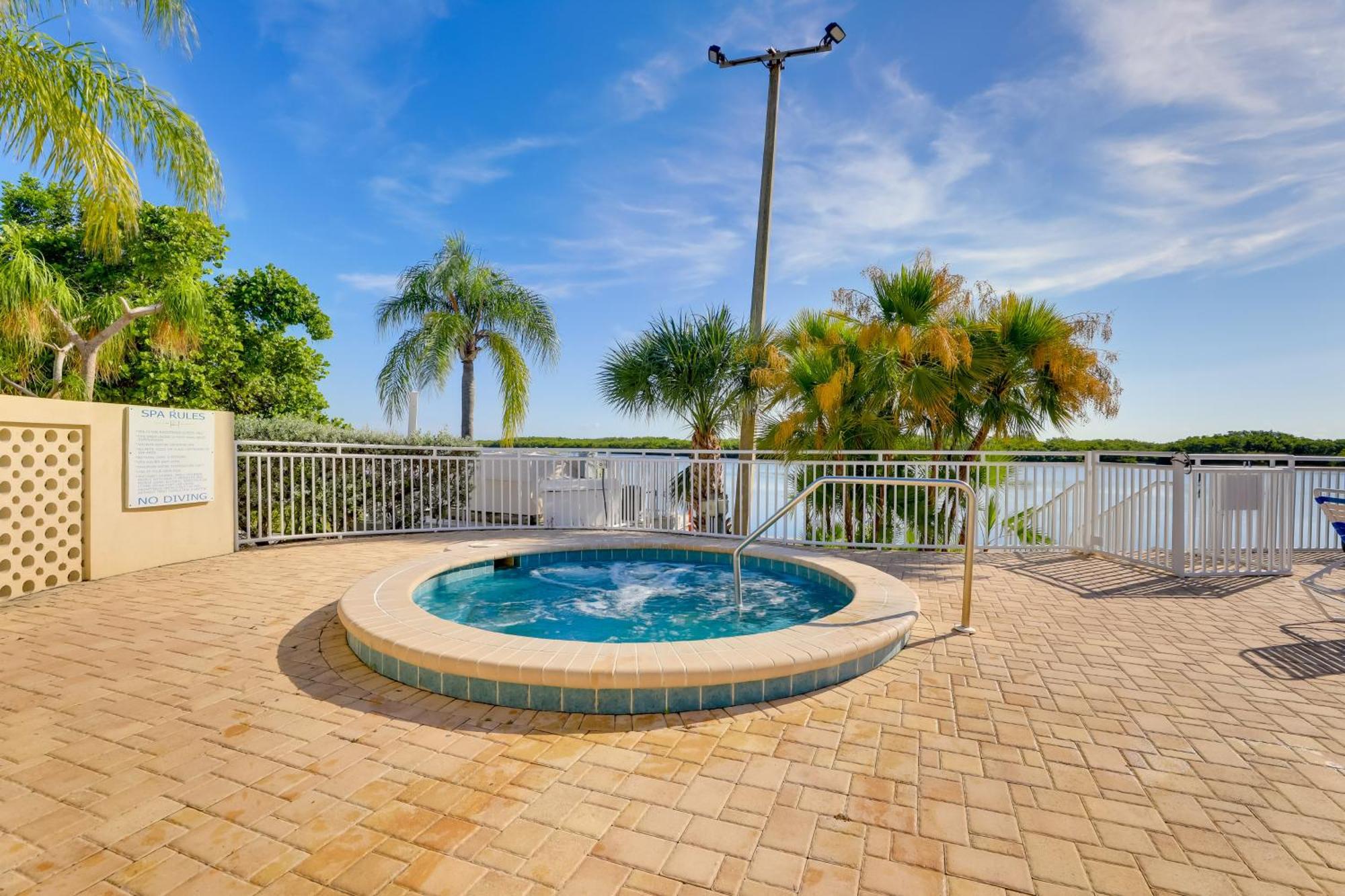 Coastal-Zen Ruskin Retreat Less Than 1 Mi To Beach! Exterior photo