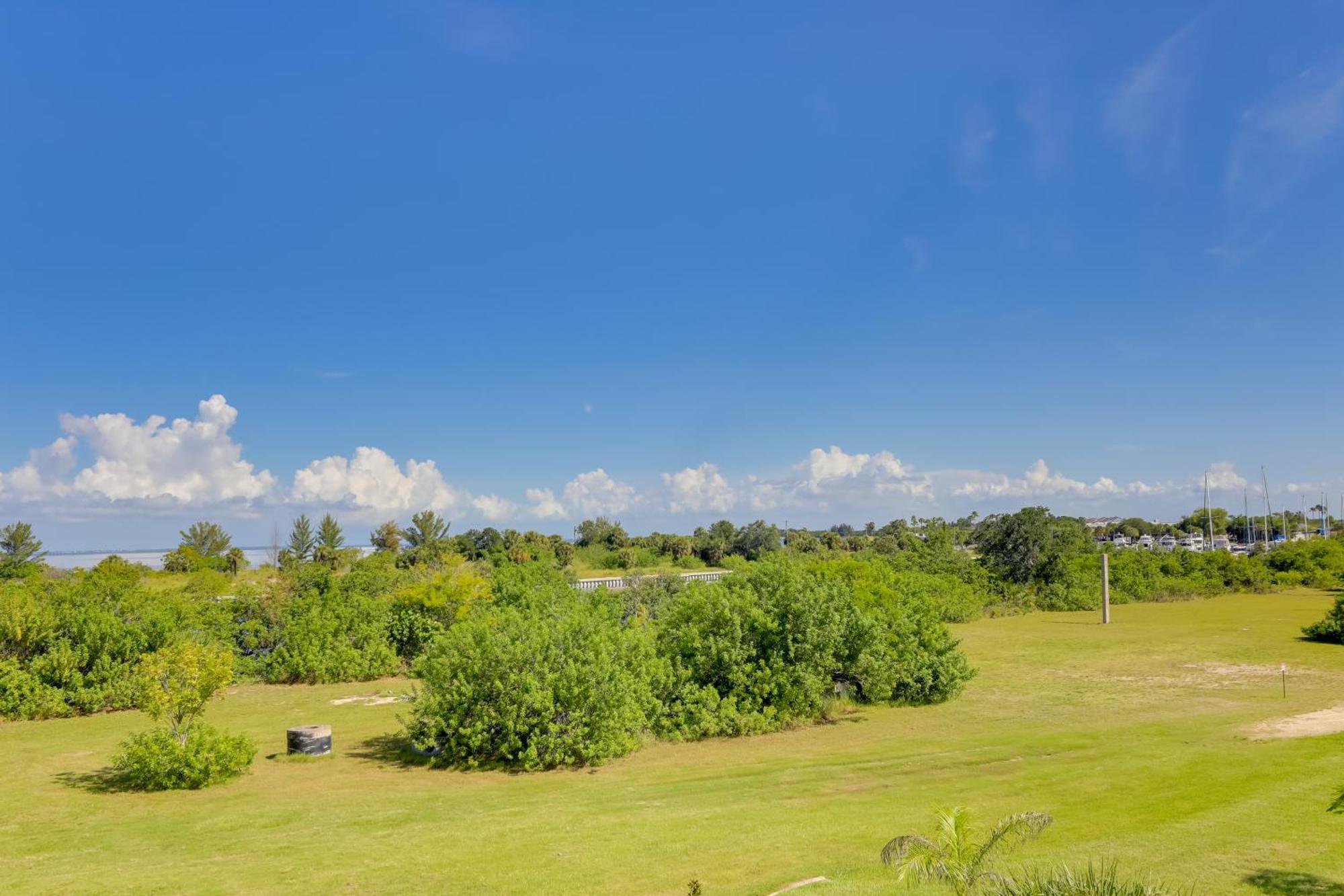 Coastal-Zen Ruskin Retreat Less Than 1 Mi To Beach! Exterior photo