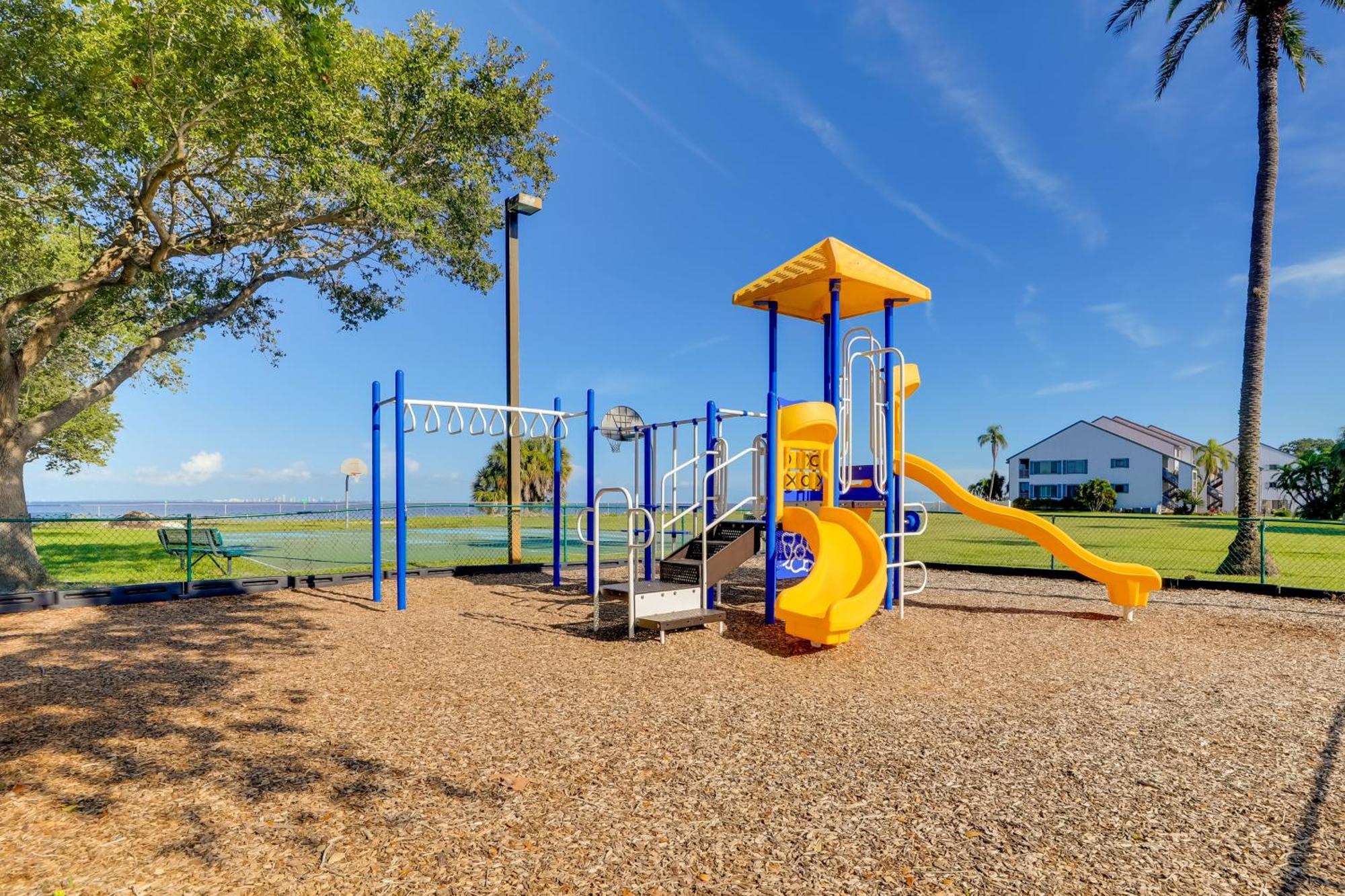 Coastal-Zen Ruskin Retreat Less Than 1 Mi To Beach! Exterior photo